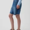 Bermuda en denim ample à taille mi-haute de 8"