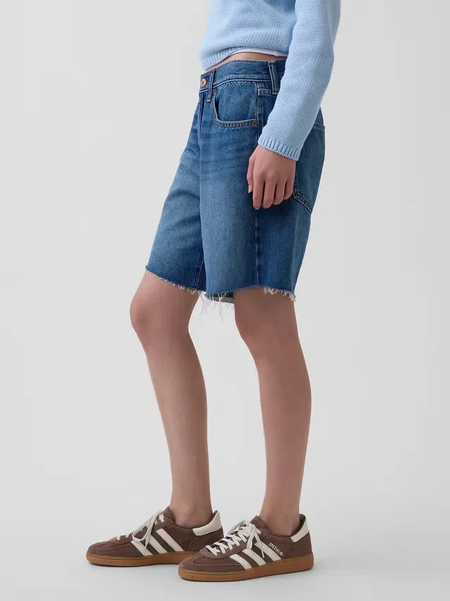 Bermuda en denim ample à taille mi-haute de 8"