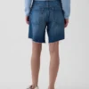 Bermuda en denim ample à taille mi-haute de 8"