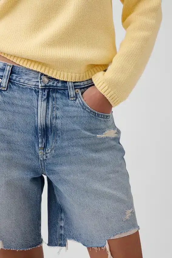 Bermuda en denim ample à taille mi-haute de 8"