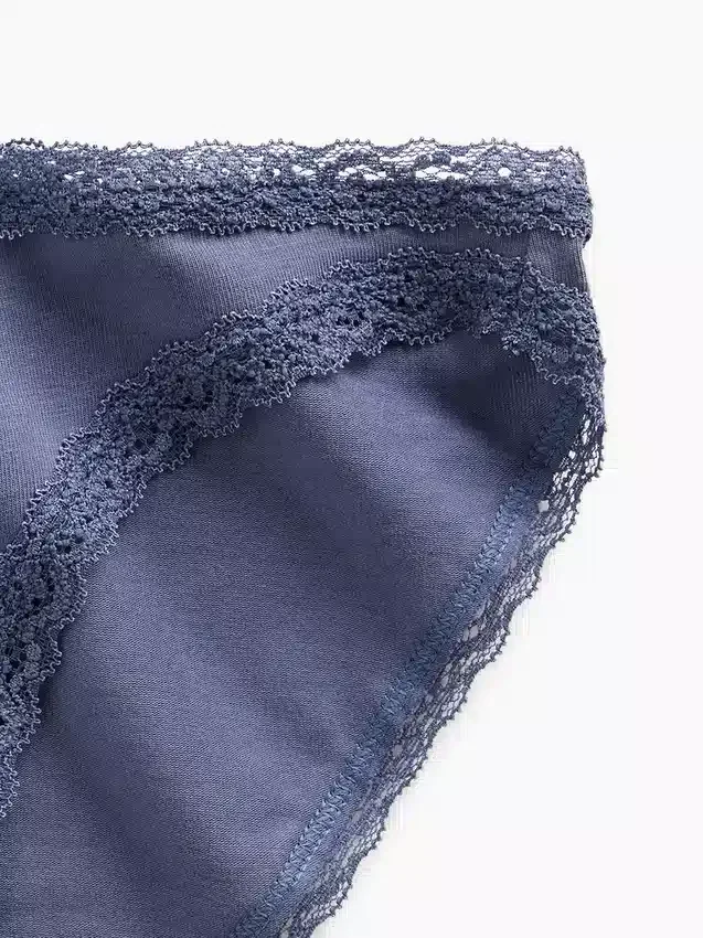 Bikini en coton stretch bio ultra-doux avec bordure en dentelle