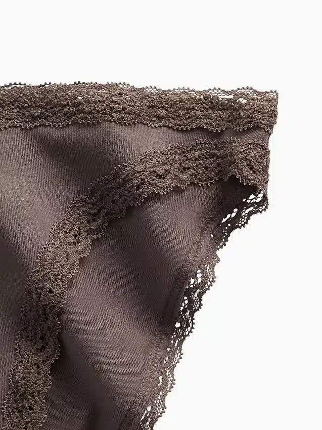 Bikini en coton stretch bio ultra-doux avec bordure en dentelle