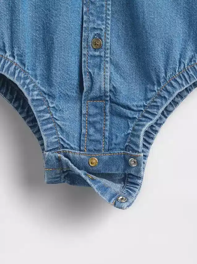 Bodys en denim pour bébé à boutons