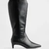 Bottes montant jusqu'aux genoux à talon bas et bout pointu