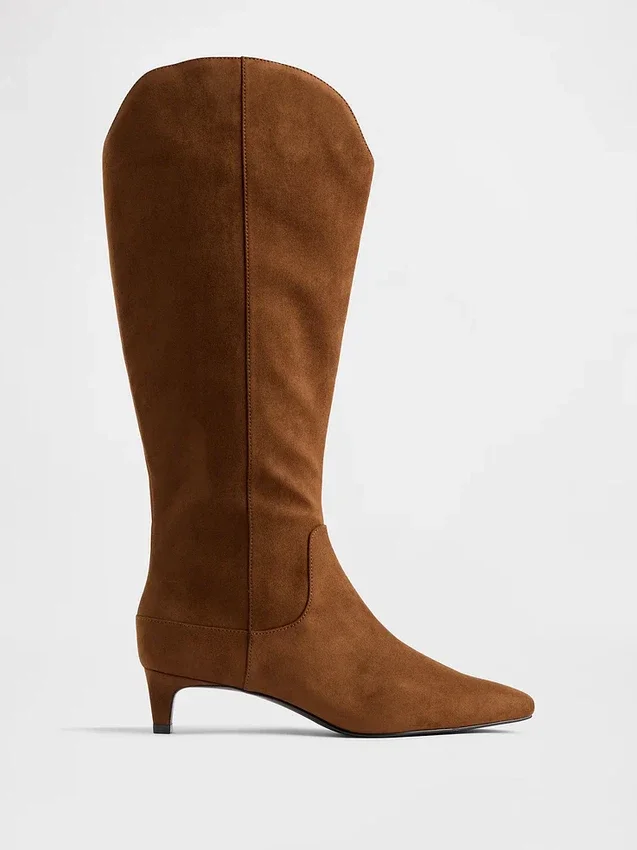 Bottes montant jusqu'aux genoux à talon bas et bout pointu