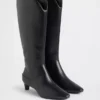 Bottes montant jusqu'aux genoux à talon bas et bout pointu