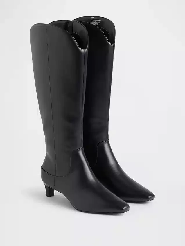 Bottes montant jusqu'aux genoux à talon bas et bout pointu