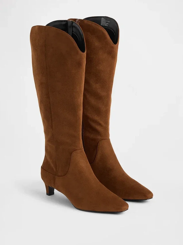Bottes montant jusqu'aux genoux à talon bas et bout pointu