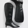 Bottes montant jusqu'aux genoux à talon bas et bout pointu