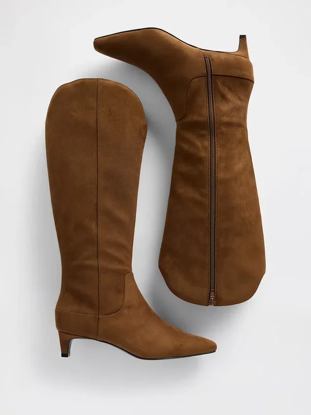 Bottes montant jusqu'aux genoux à talon bas et bout pointu