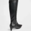 Bottes montant jusqu'aux genoux à talon bas et bout pointu