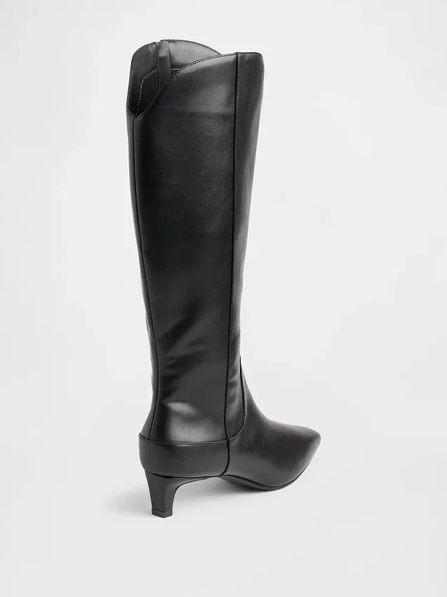 Bottes montant jusqu'aux genoux à talon bas et bout pointu