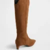 Bottes montant jusqu'aux genoux à talon bas et bout pointu