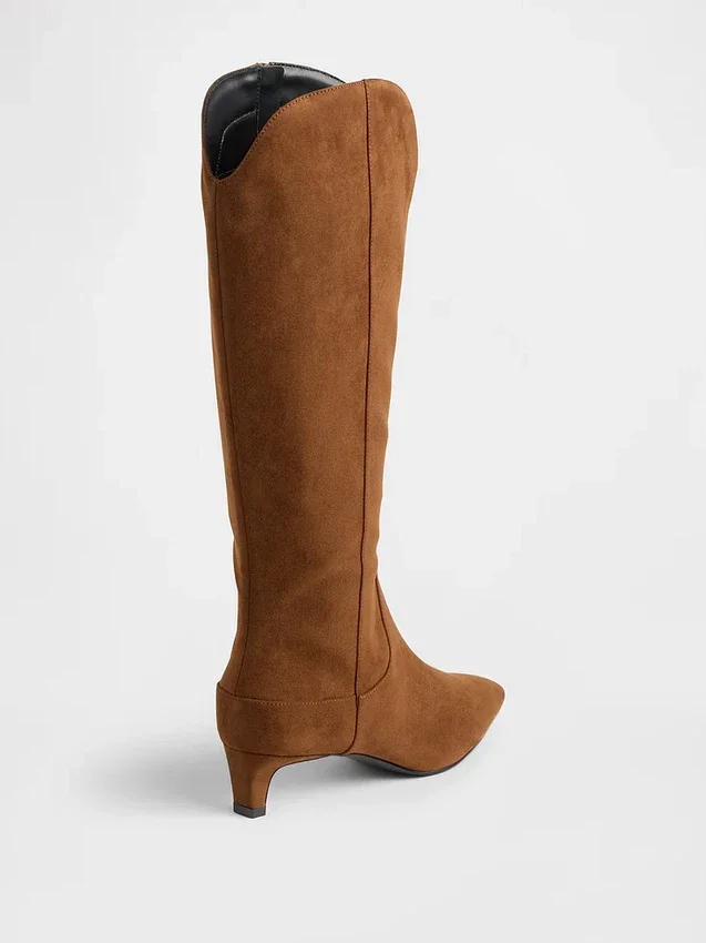 Bottes montant jusqu'aux genoux à talon bas et bout pointu
