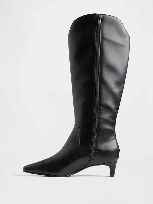 Bottes montant jusqu'aux genoux à talon bas et bout pointu