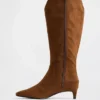Bottes montant jusqu'aux genoux à talon bas et bout pointu