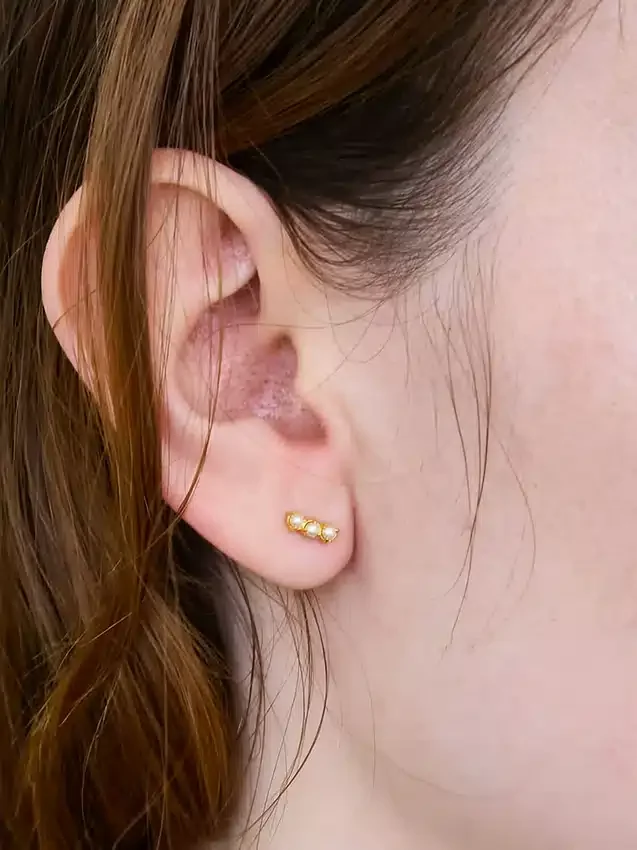 Boucles d’oreilles Admiral Row en or avec perle en forme de barre