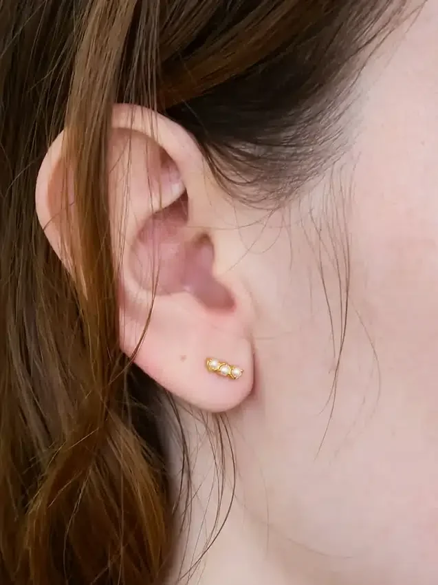 Boucles d’oreilles Admiral Row en or avec perle en forme de barre