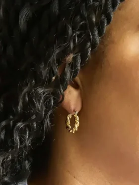 Boucles d’oreilles créoles ovales torsadées en or Admiral Row