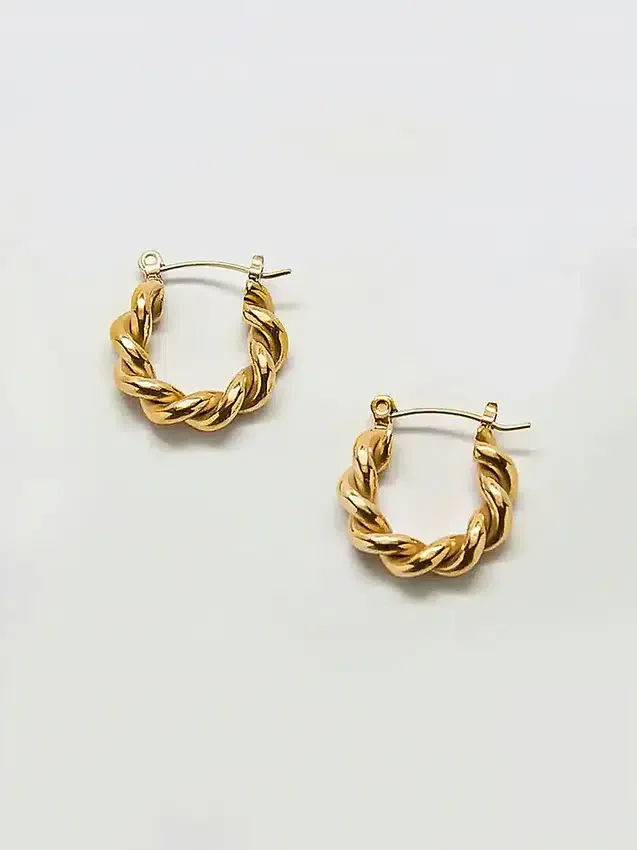 Boucles d’oreilles créoles ovales torsadées en or Admiral Row