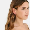 Boucles d’oreilles à vis « Fleur rose vif » de Pierced Co