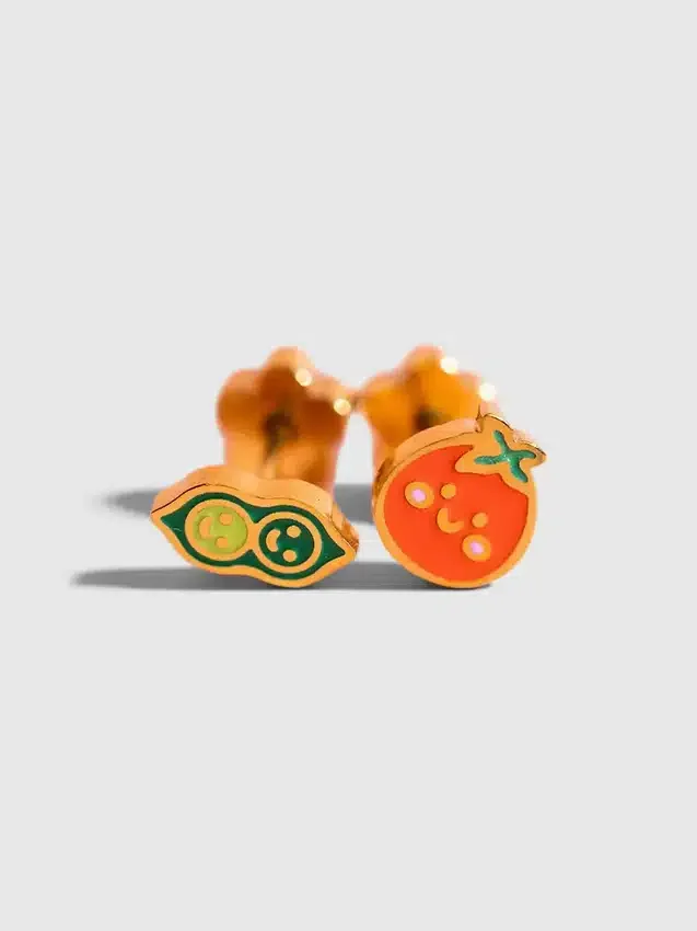 Boucles d’oreilles à vis « Gousse de pois / Tomate » de Pierced Co