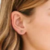Boucles d’oreilles à vis « Petite fleur classique » de Pierced Co
