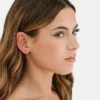 Boucles d’oreilles à vis « Petite fleur classique » de Pierced Co