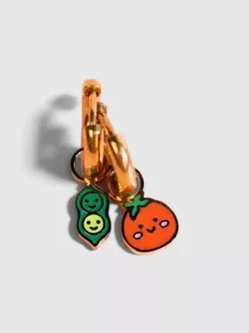 Breloques « Gousse de pois » / « Tomate » de Pierced Co pour boucles d’oreilles Huggie