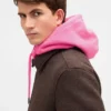Capuche à cordon de serrage