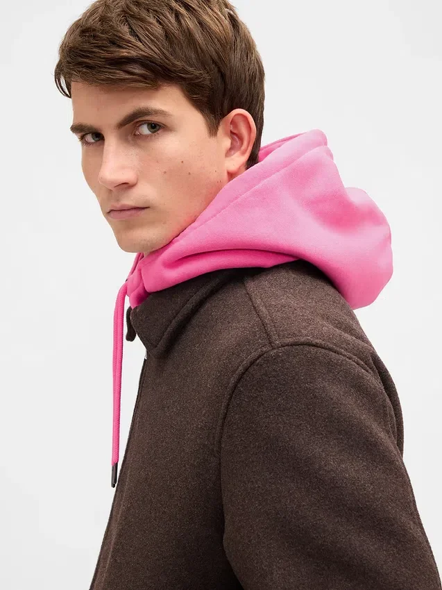Capuche à cordon de serrage