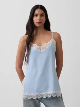 Caraco en mélange de lin avec bordures en dentelle