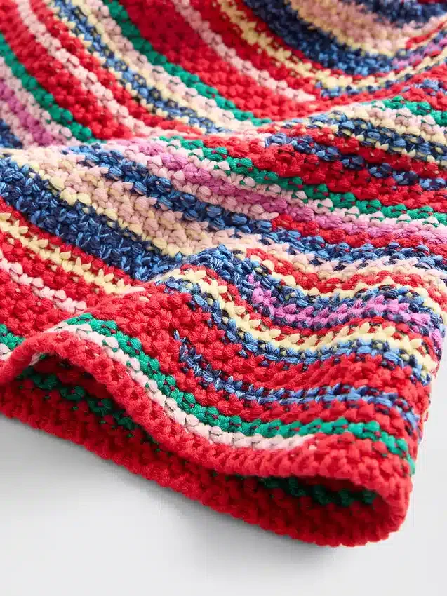 Chapeau bob en tricot rayé
