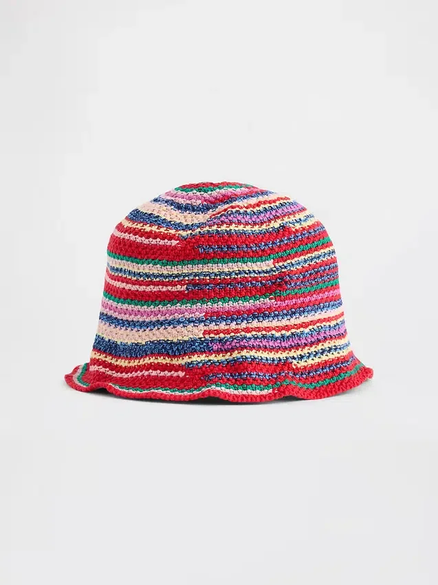 Chapeau bob en tricot rayé