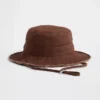Chapeau de pêche effiloché