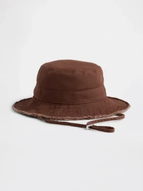 Chapeau de pêche effiloché