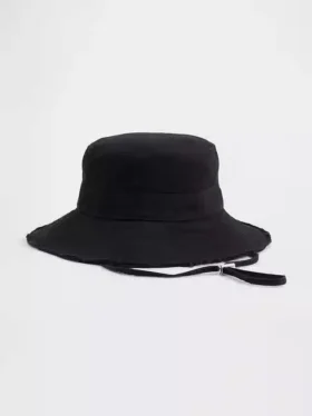 Chapeau de pêche effiloché