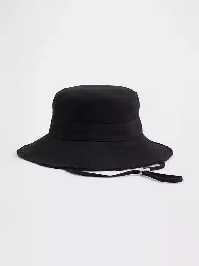 Chapeau de pêche effiloché