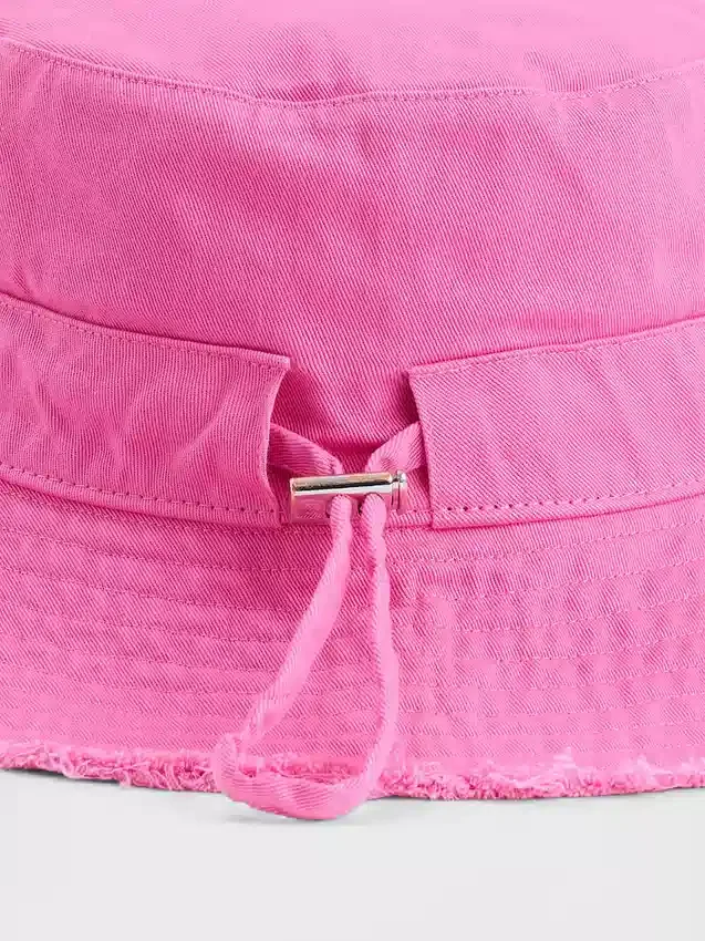 Chapeau de pêche effiloché