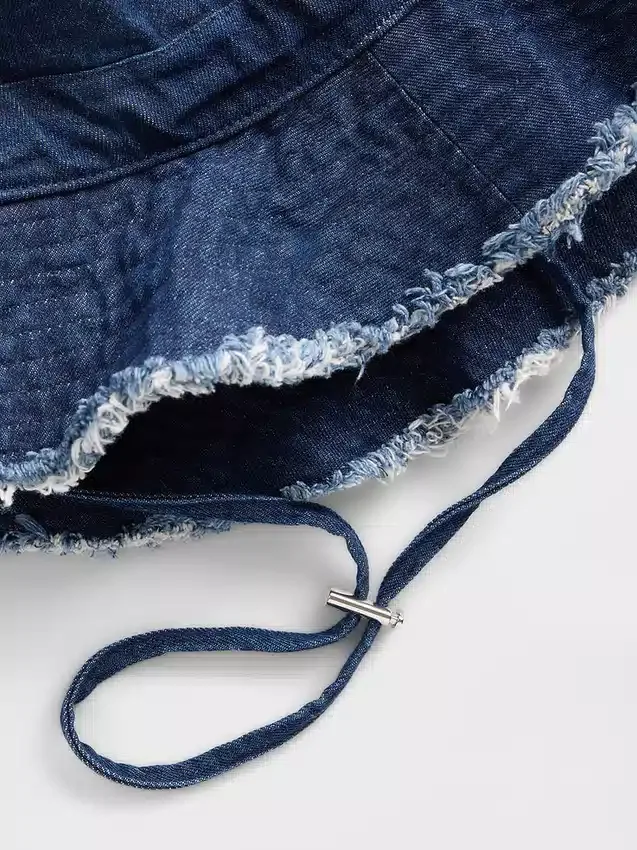 Chapeau de pêche effiloché