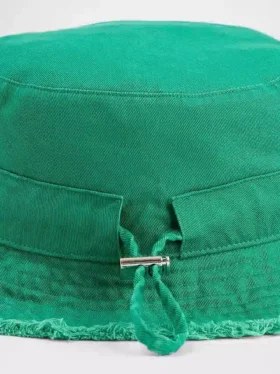 Chapeau de pêche effiloché