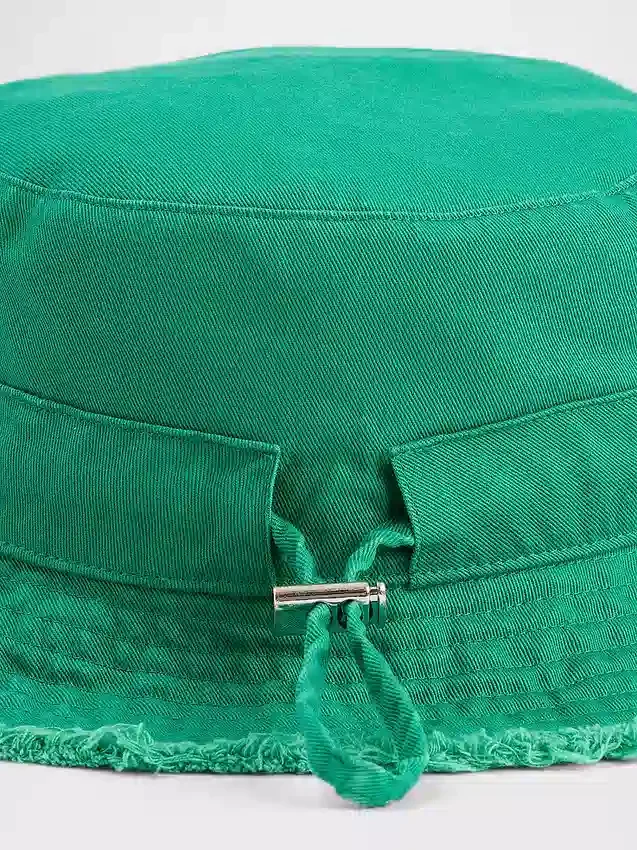 Chapeau de pêche effiloché
