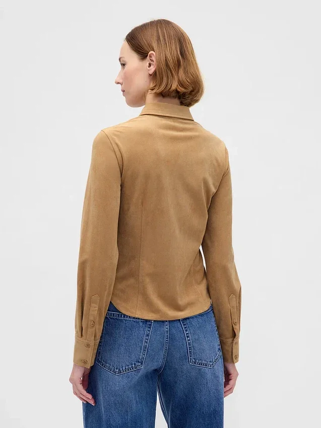 Chemise ajustée en daim vegan