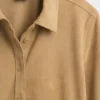 Chemise ajustée en daim vegan