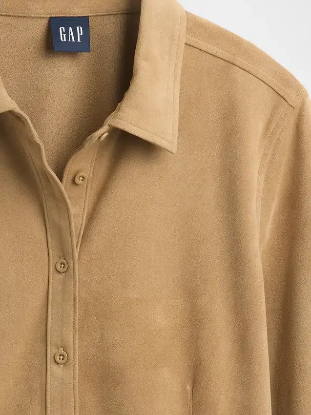 Chemise ajustée en daim vegan