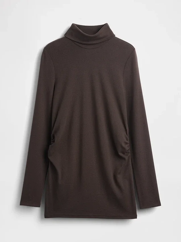 Chemise de maternité moderne à col roulé