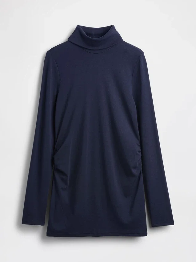 Chemise de maternité moderne à col roulé