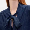 Chemise en denim à col noué