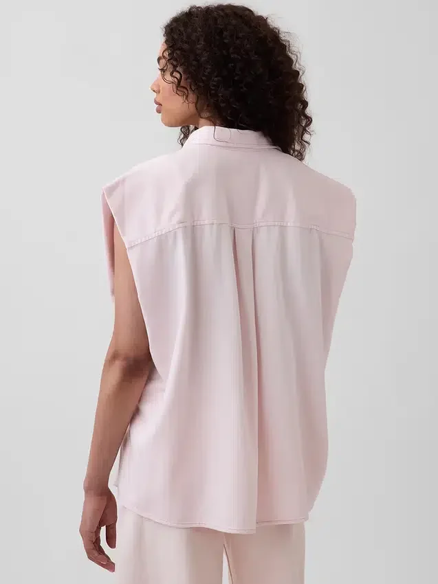 Chemise en denim ultra-doux GAP × Hfr à épaules larges, par Nicole Benefield Portfolio