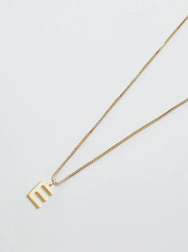 Collier Admiral Row avec initiale délicate en or